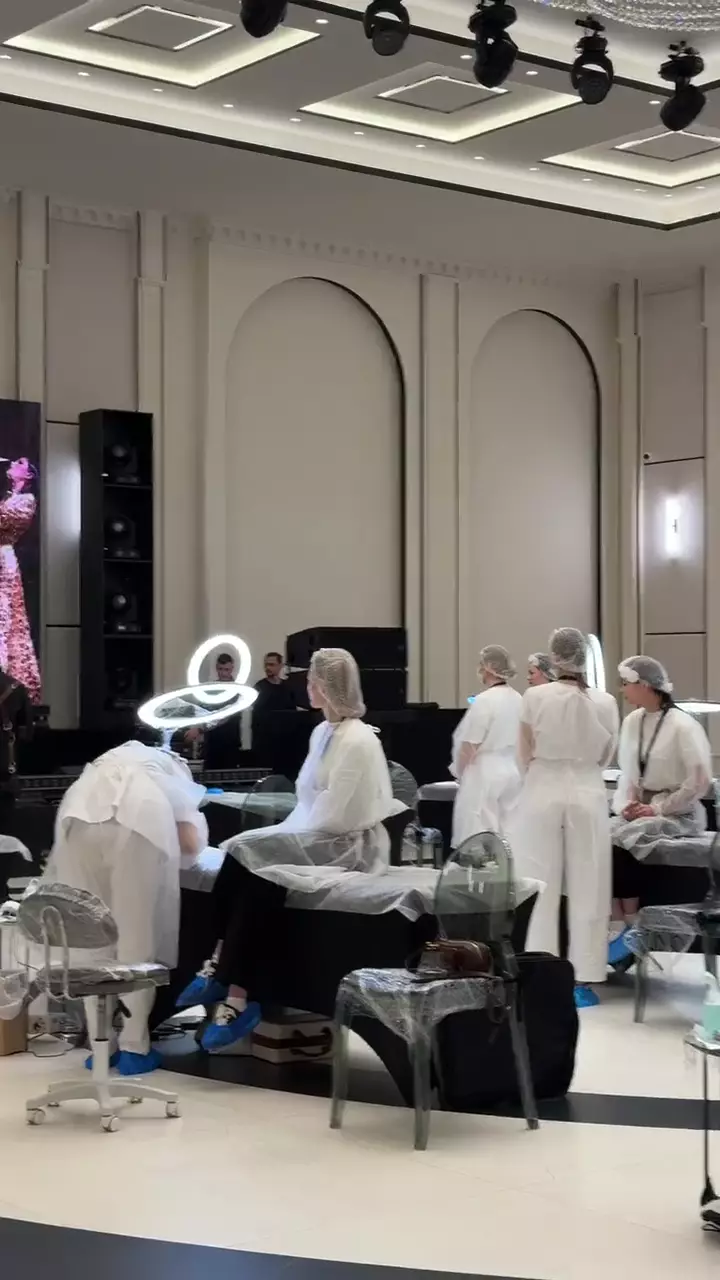 Montajul sălii înainte de eveniment